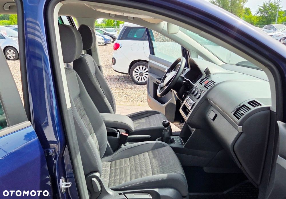 Volkswagen Touran - 32