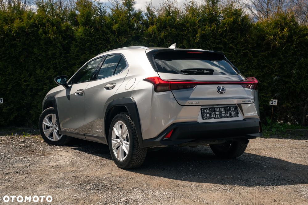 Lexus UX 250h Business Edition - 4