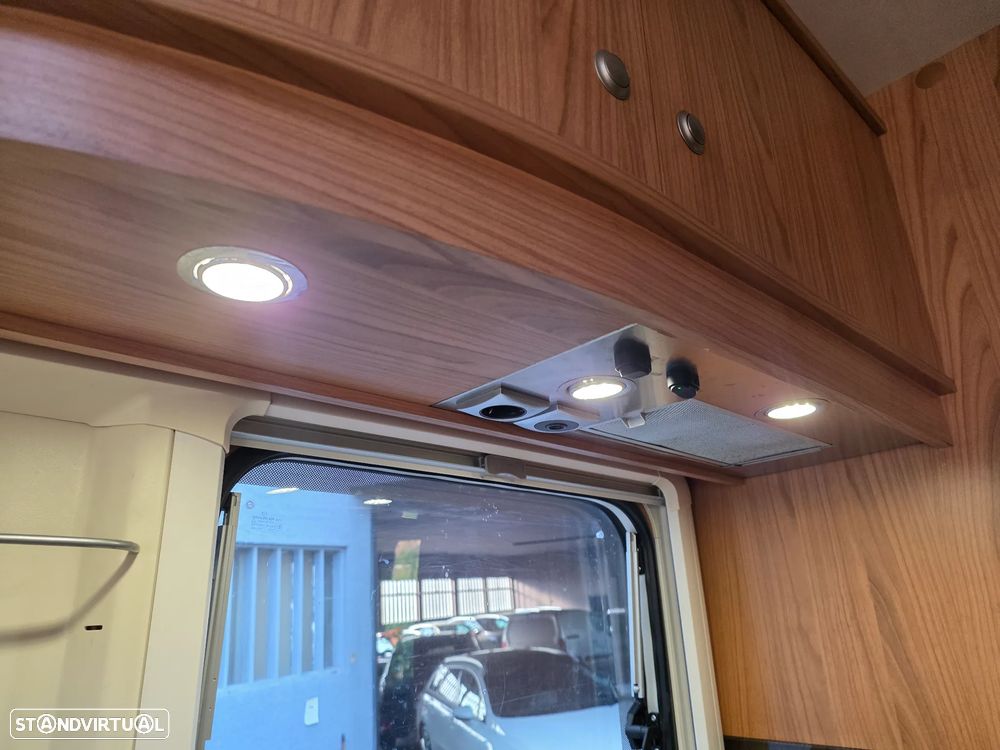 Burstner Aviano 725i cama central - 18