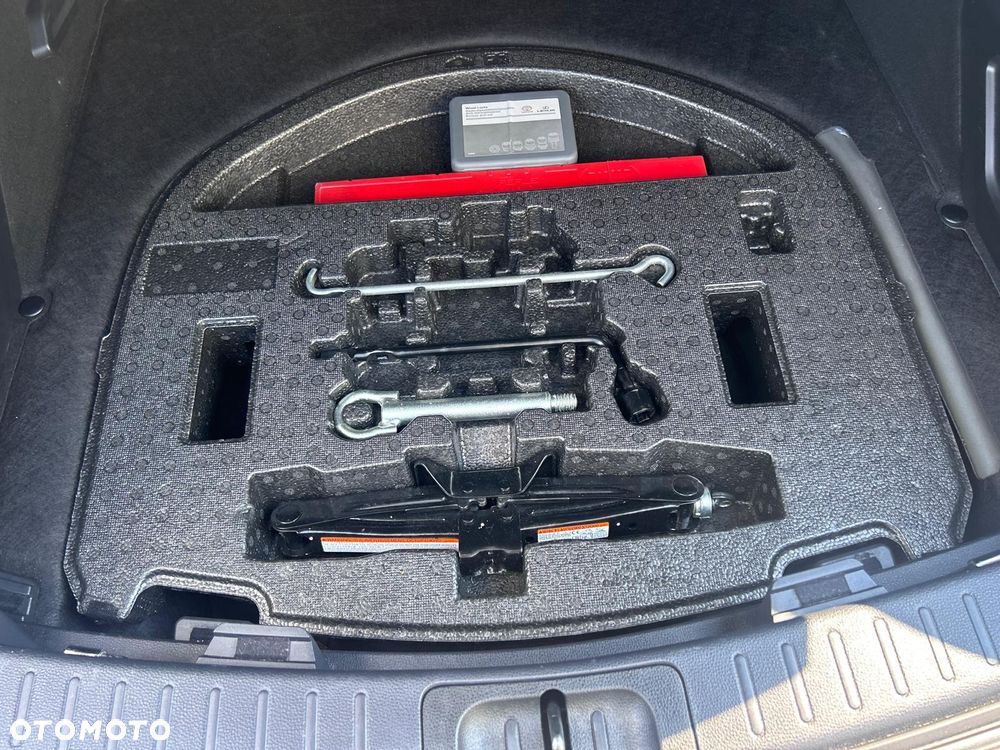 Toyota Corolla 1.8 Hybrid Comfort - 24