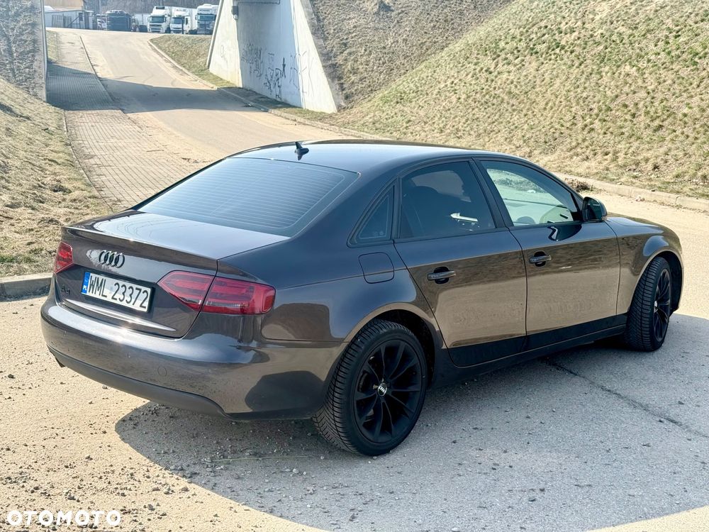 Audi A4 Limousine - 4