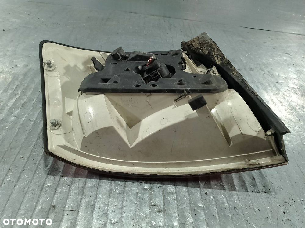 LAMPA TYLNA PRAWA AUDI A4 B6 11-A467B SEDAN - 7