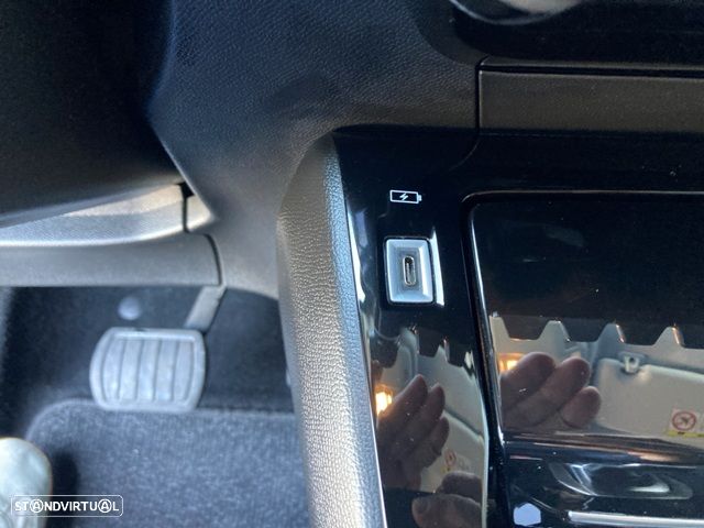 Peugeot e-208 Allure - 27