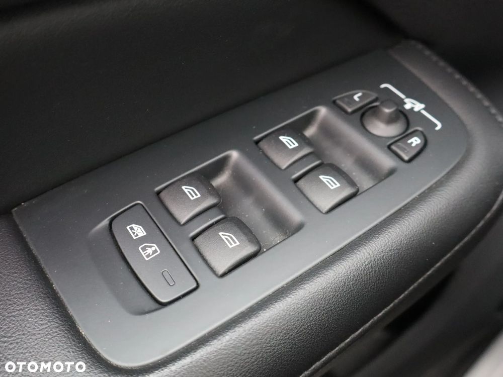 Volvo S60 B4 B Plus Dark - 16