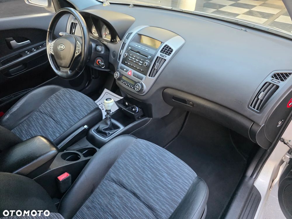 Kia Ceed - 28