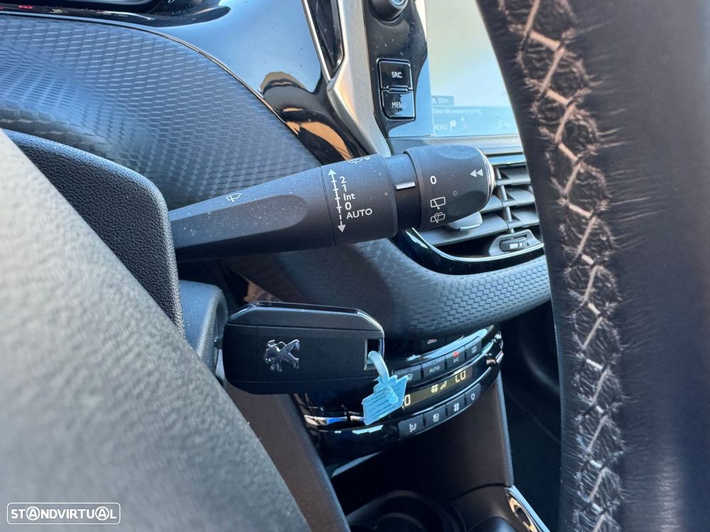 Peugeot 2008 1.2 PureTech Allure - 18