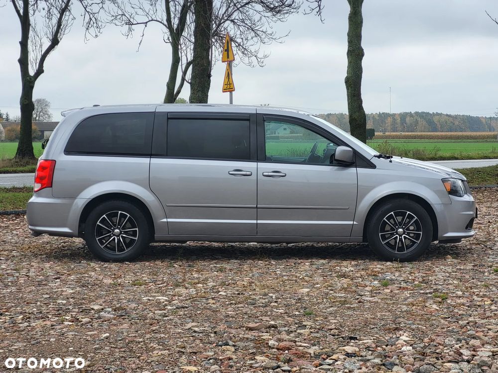 Dodge Grand Caravan - 4