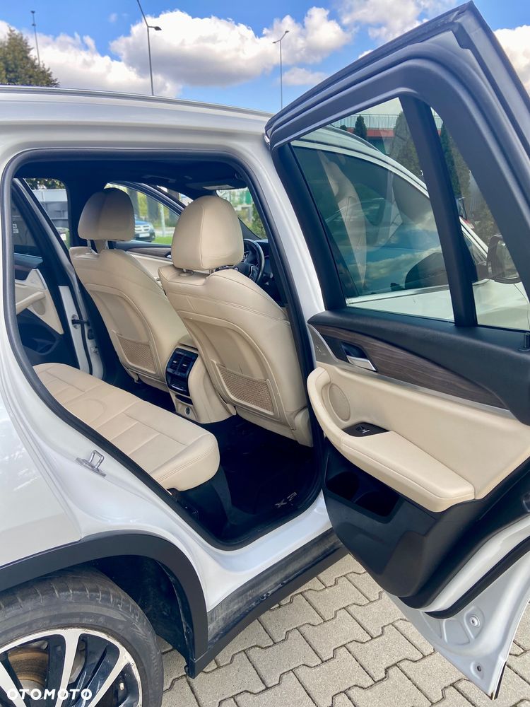 BMW X3 xDrive30i Luxury Line - 23
