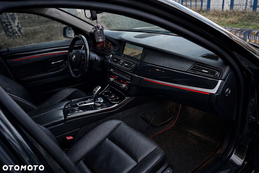 BMW Seria 5 525d xDrive - 6