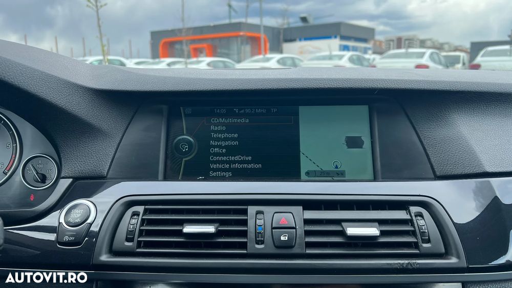 BMW Seria 5 525d xDrive - 12