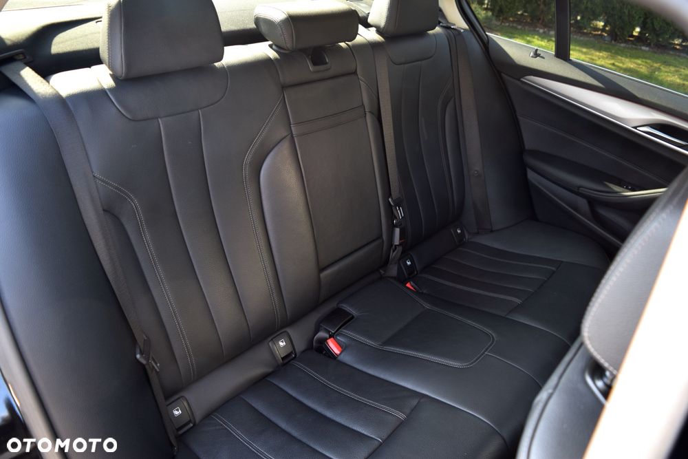BMW Seria 5 530i xDrive Luxury Line sport - 29