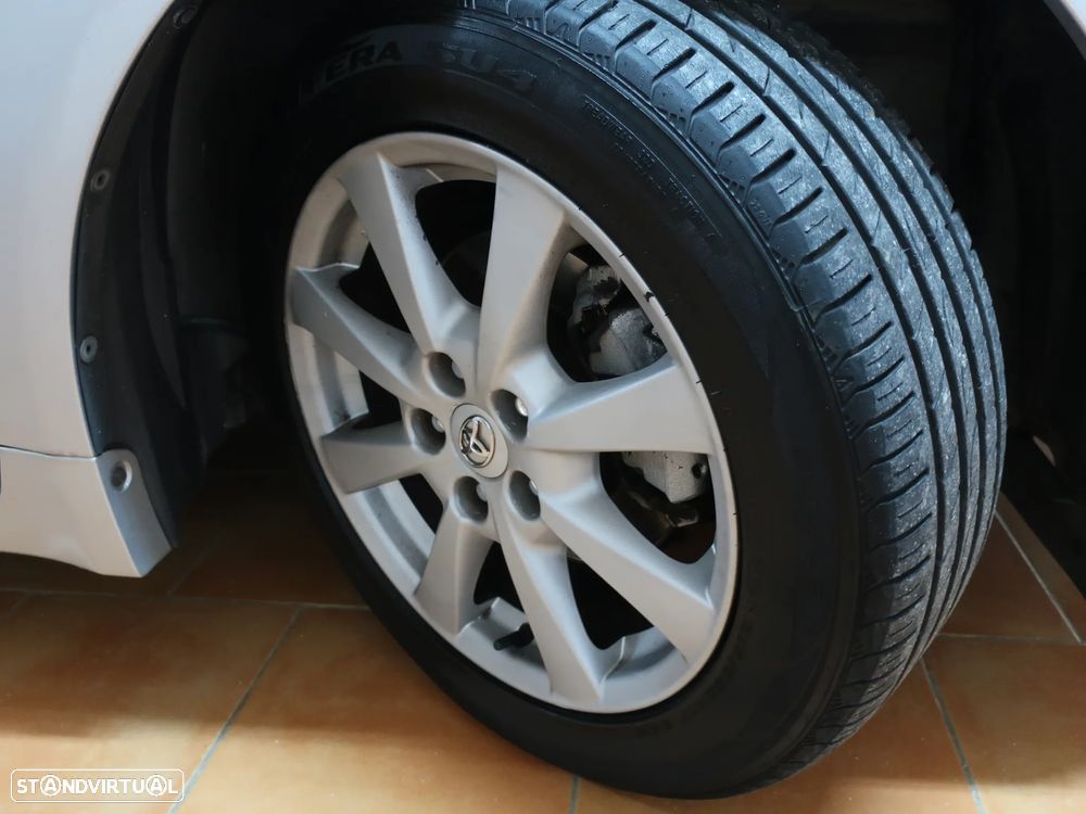 Toyota Avensis SW 2.0 D-4D Exclusive +Pele+GPS - 9