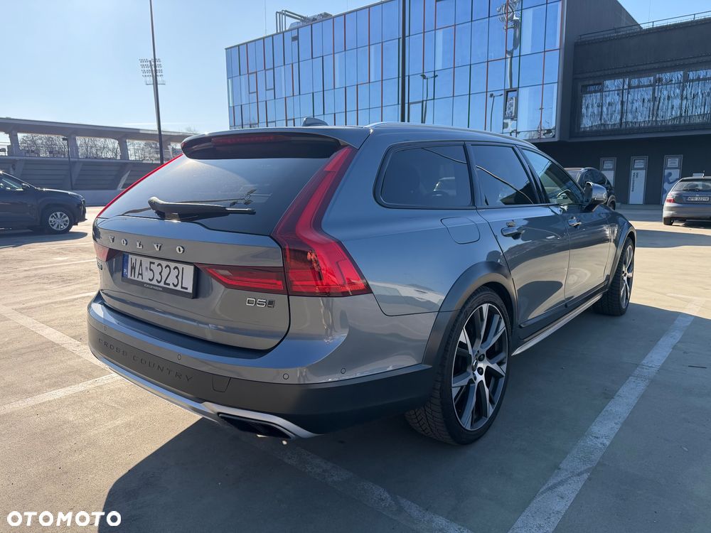 Volvo V90 Cross Country D5 AWD Geartronic Momentum Pro - 4
