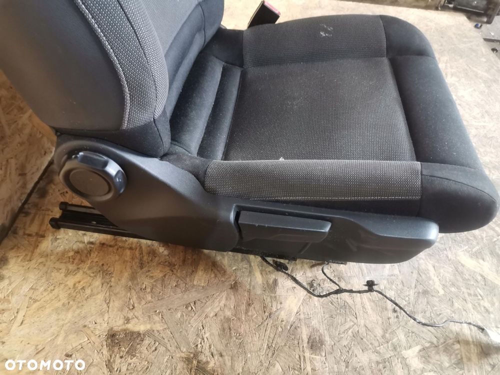 FOTEL PRAWY PASAŻERA CITROEN C4 CACTUS UK GRZANY - 8