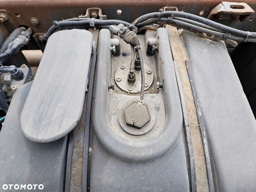 ZBIORNIK ZBIORNICZEK PŁYNU ADBLUE PŁYWAK SMOK DAF LF 45 55 - 4