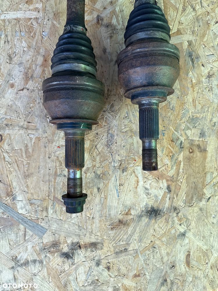 PÓŁOŚ PRAWY LEWY TYŁ 220D 2.2 D Lexus IS II (2005-2012) - 2