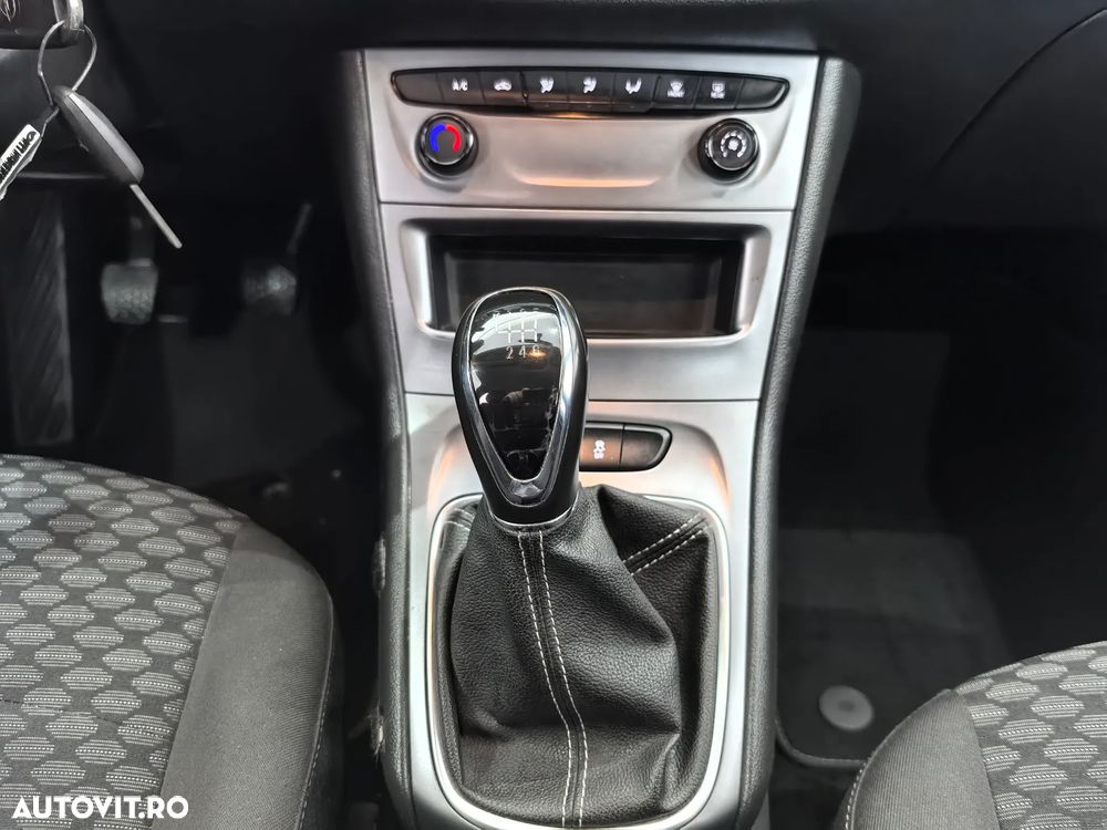 Opel Astra 1.2L Turbo Start/Stop Edition - 12