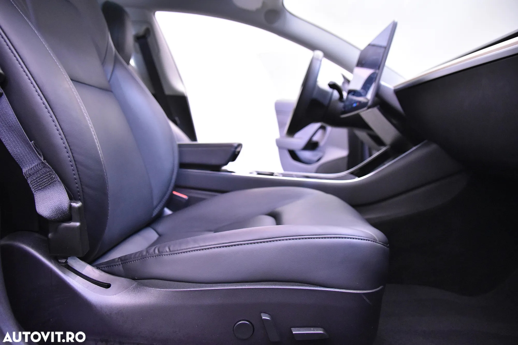 Tesla Model 3 Long Range - 11