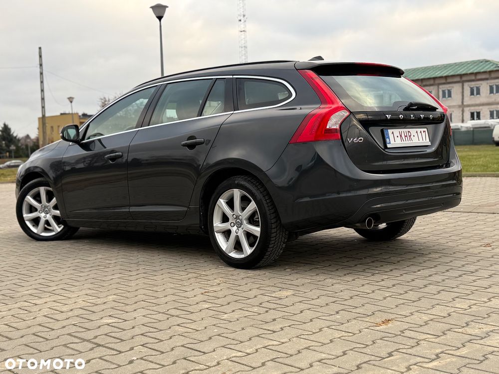 Volvo V60 D2 Momentum - 24