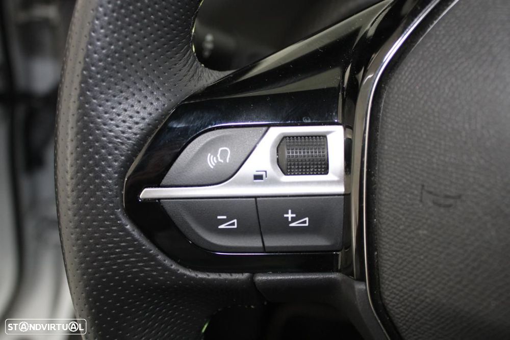 Peugeot e-2008 54 kWh GT - 16