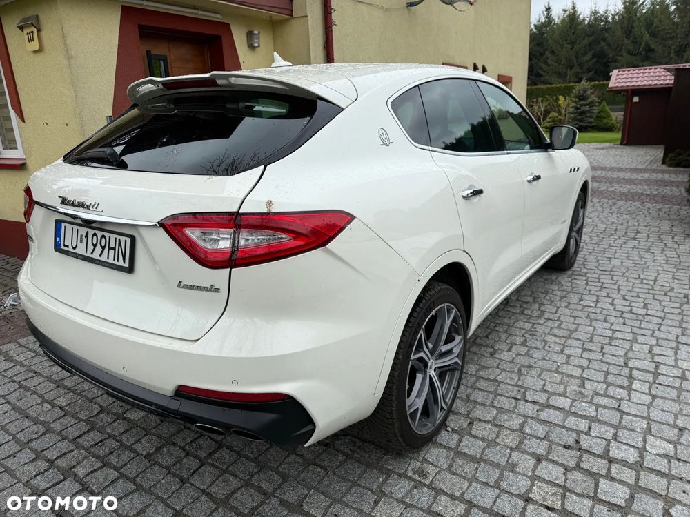 Maserati Levante S - 11