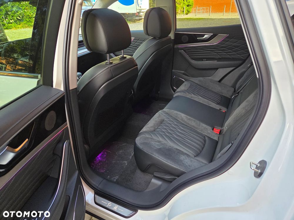 Hongqi HS5 2.0T AWD - 13