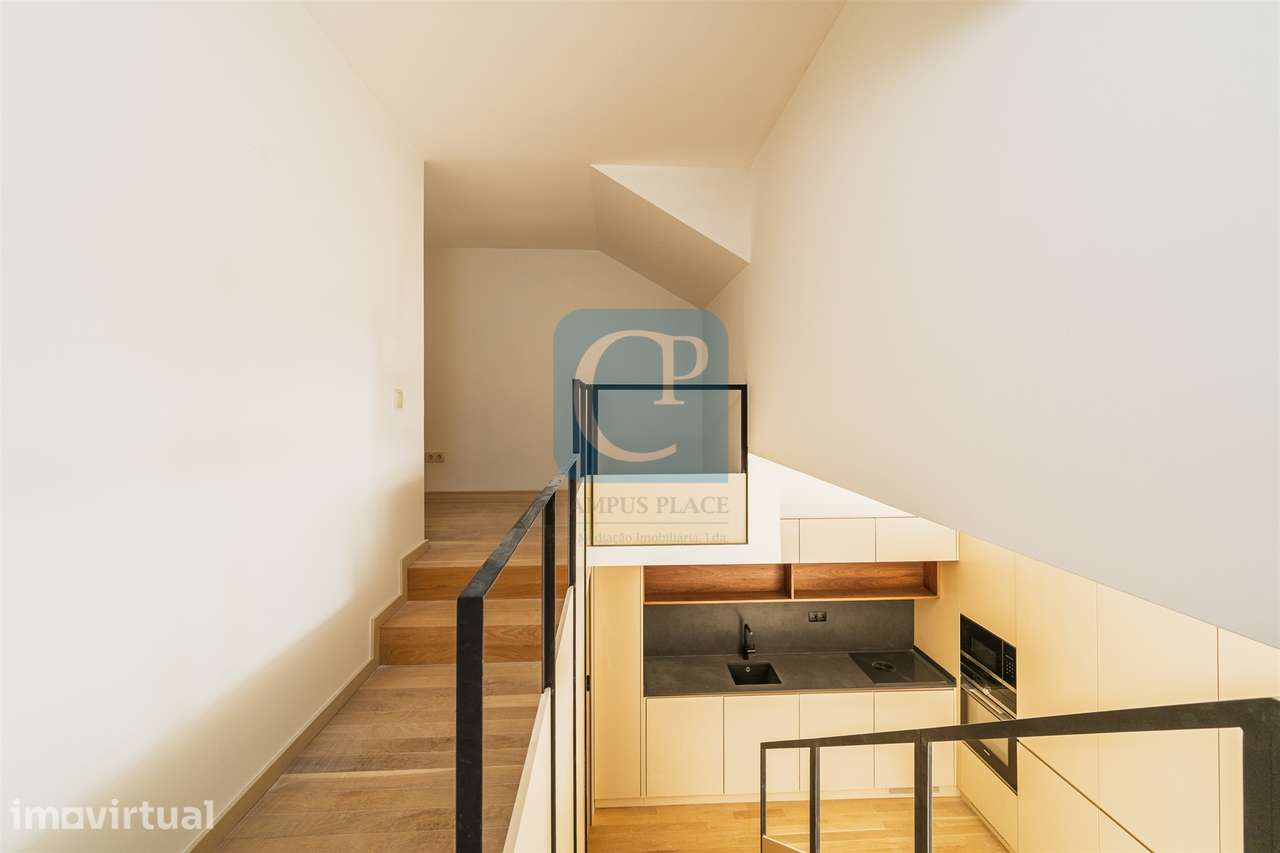 Apartamento T0+1 Duplex, junto à Praça da República, Porto - Grande imagem: 2/17