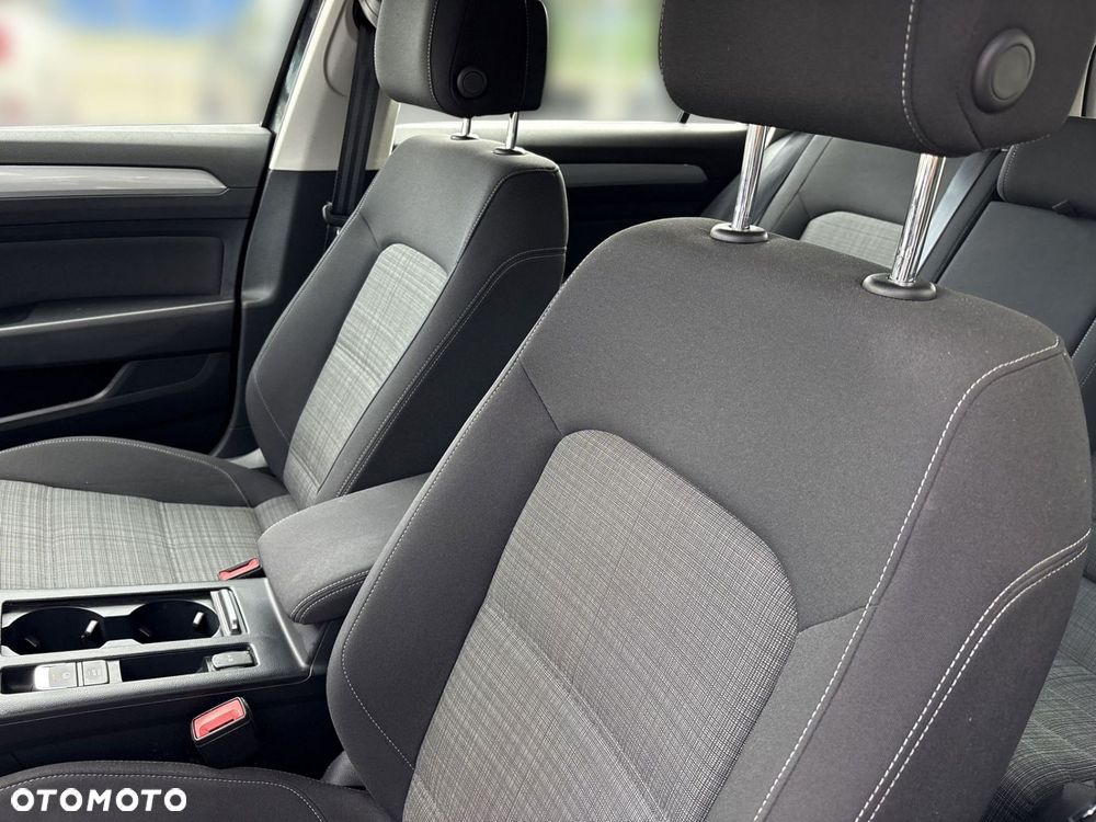 Volkswagen Passat - 11
