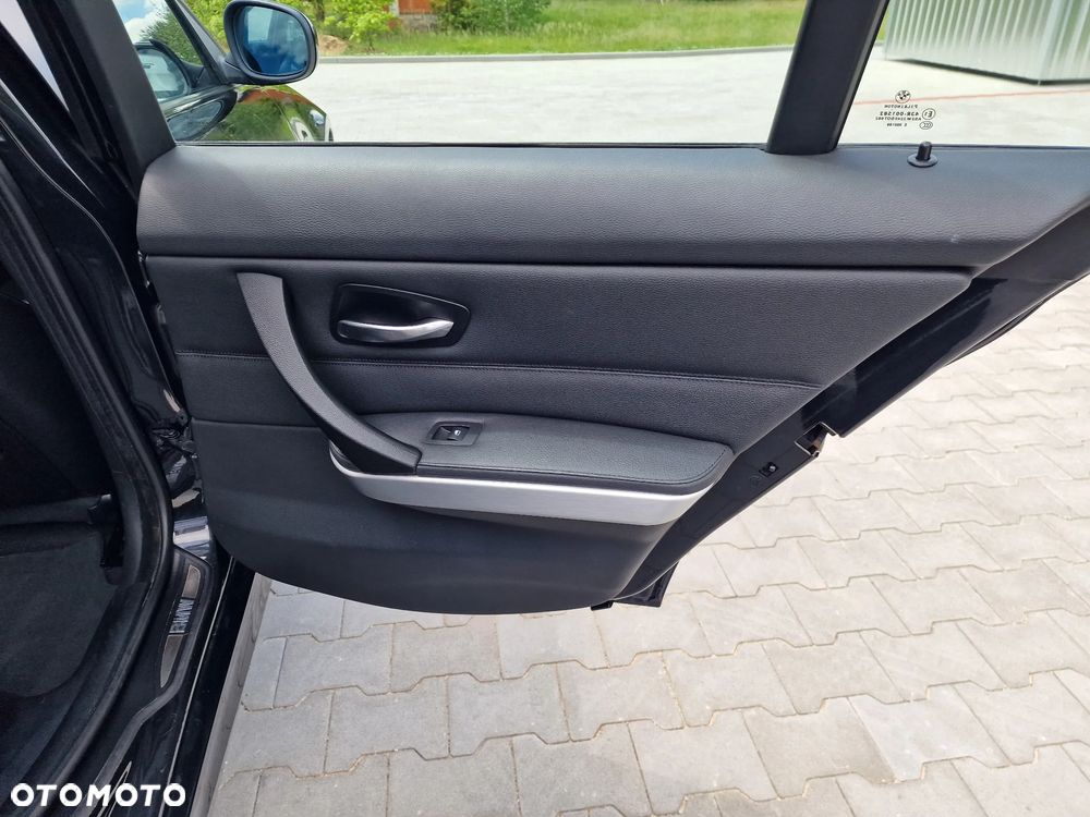 BMW Seria 3 320d xDrive - 11
