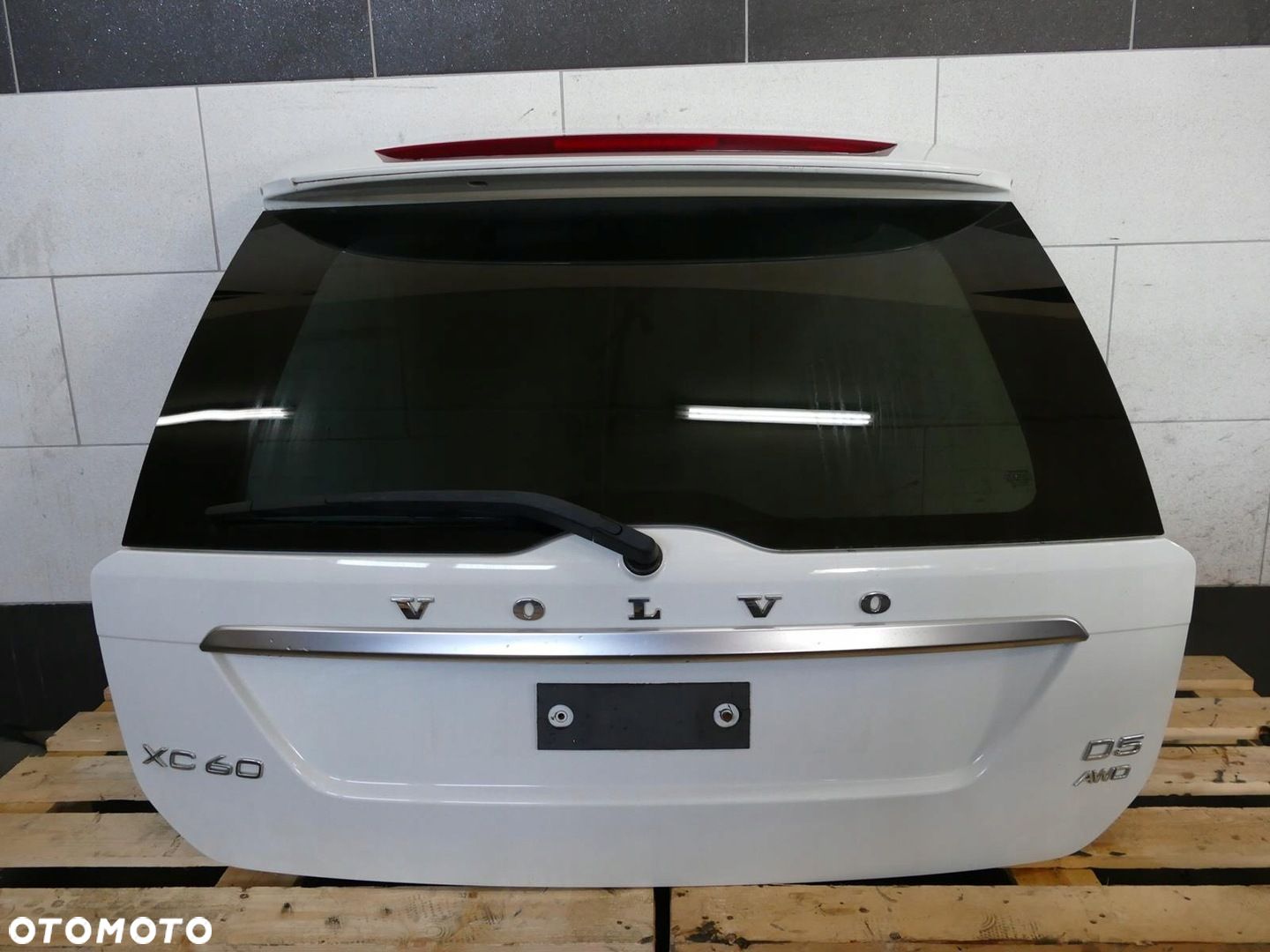 VOLVO XC60 I LIFT R-DESIGN KLAPA BAGAŻNIKA TYŁ 614-46 - 1
