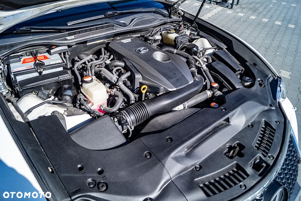 Lexus RC 200t / 300 F Sport - 29