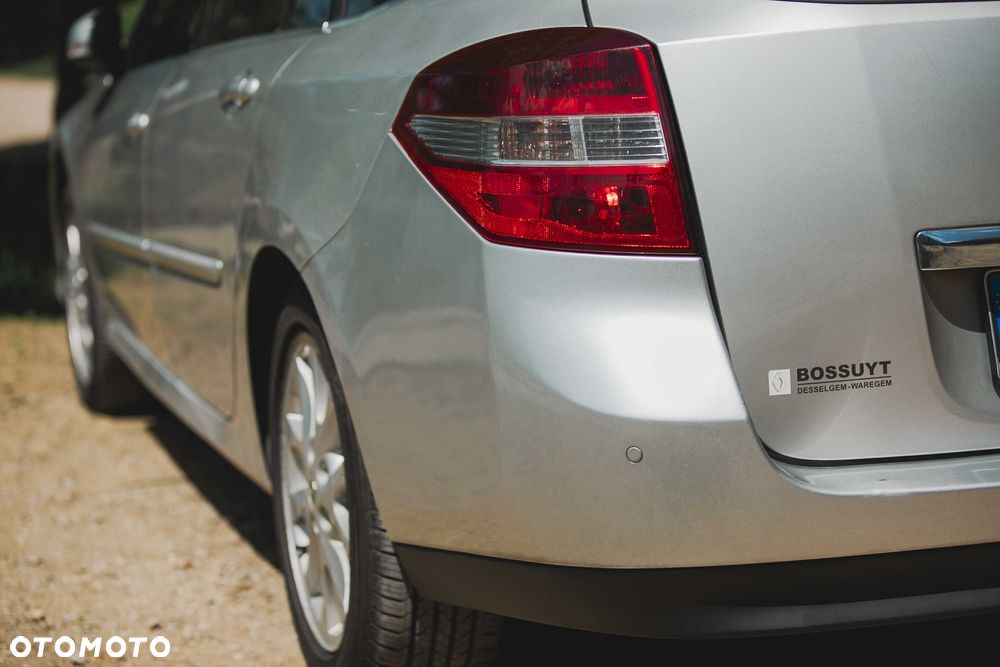Renault Laguna dCi 110 FAP Bose Edition - 5