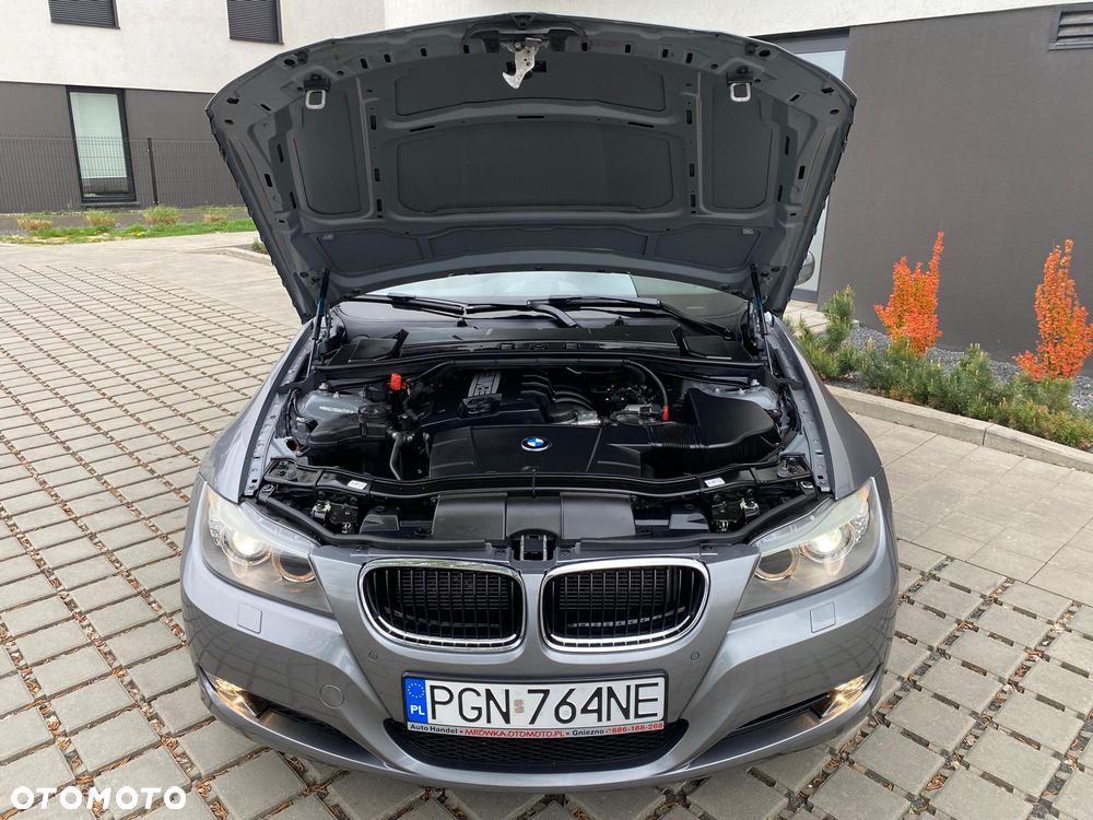 BMW Seria 3 318i Edition Exclusive - 16