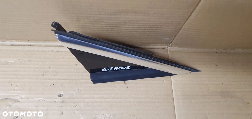 Osłona zaślepka trójkąt błotnika prawa prawy przód Peugeot 3008 9684243277 - 2