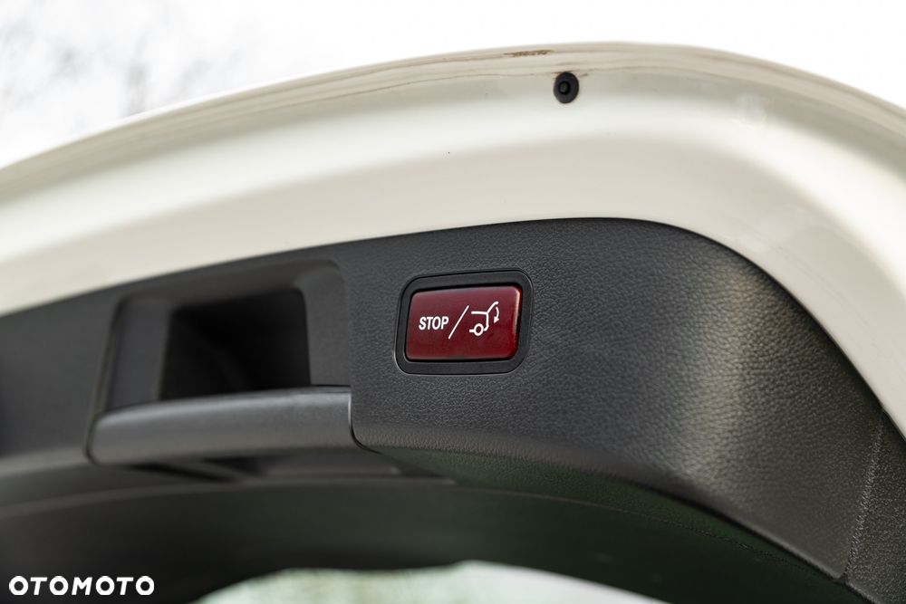 Mercedes-Benz GLA 200 7G-DCT - 16