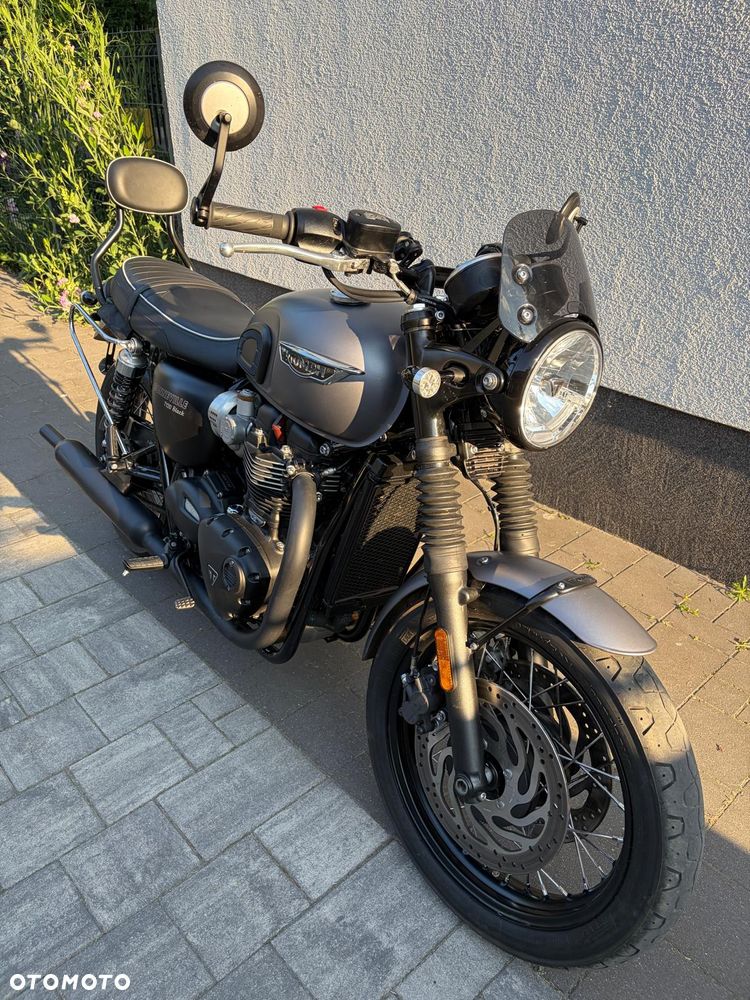 Triumph Bonneville - 2