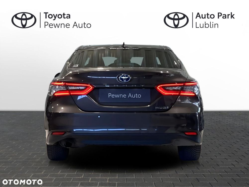 Toyota Camry - 4