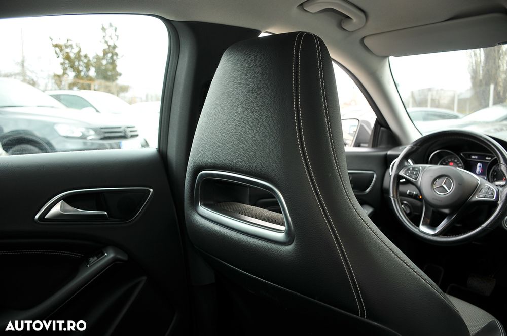 Mercedes-Benz CLA 180 7G-DCT - 13