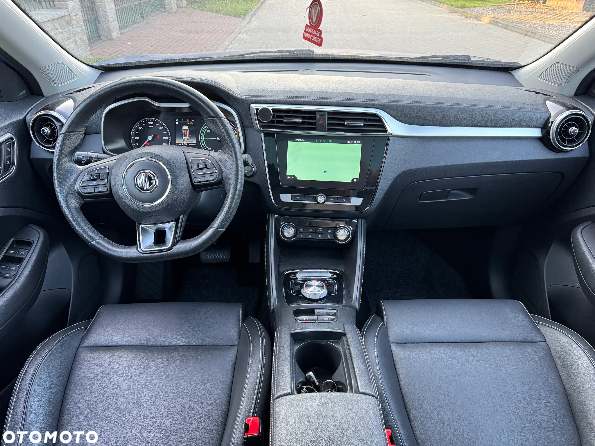 MG ZS EV Luxury - 4