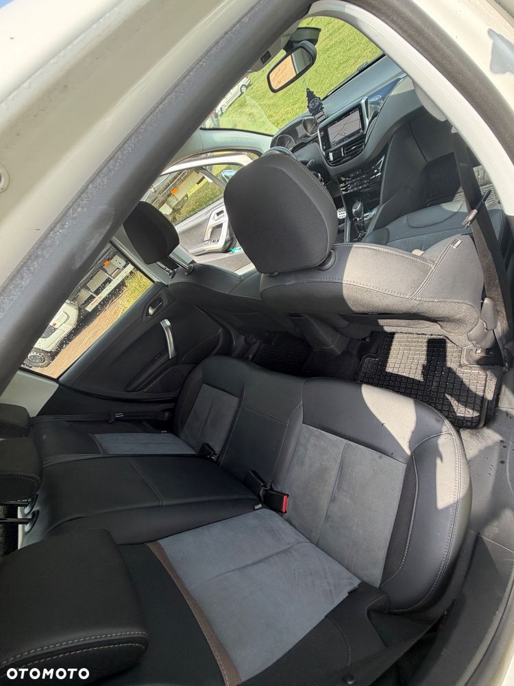 Peugeot 208 1.2 PureTech Allure S&S EAT6 - 13