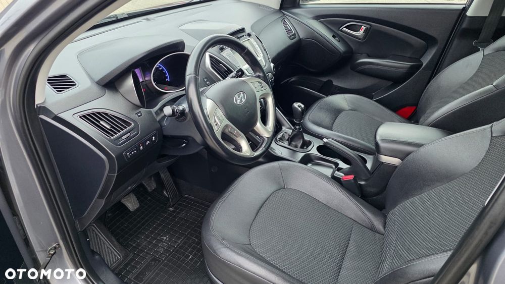 Hyundai ix35 1.7 CRDi 2WD blue Finale Gold - 29