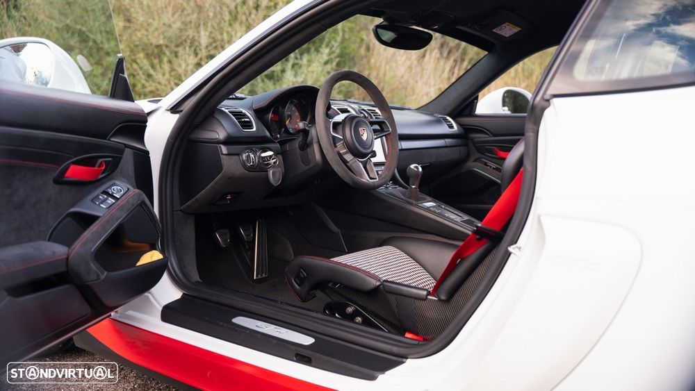 Porsche Cayman GT4 - 37
