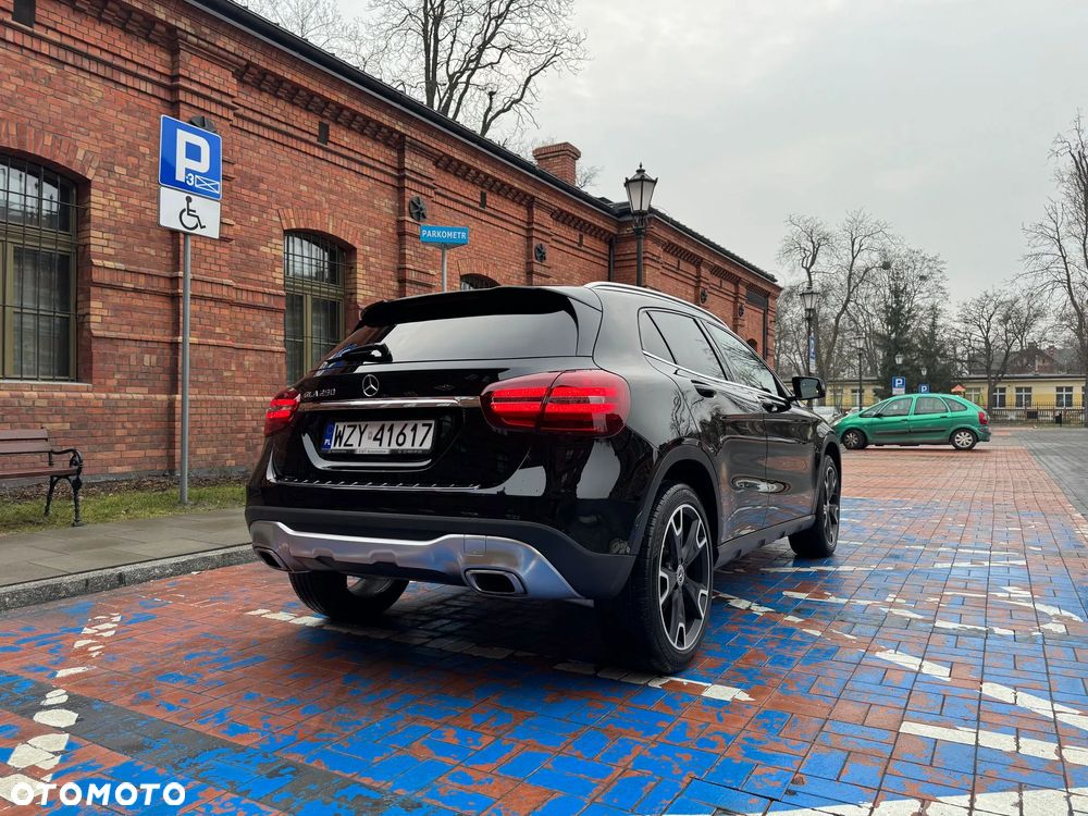 Mercedes-Benz GLA 250 7G-DCT UrbanStyle Edition - 12