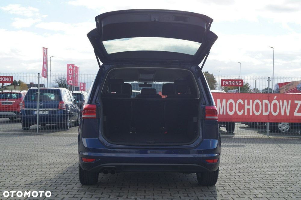 Volkswagen Touran - 16