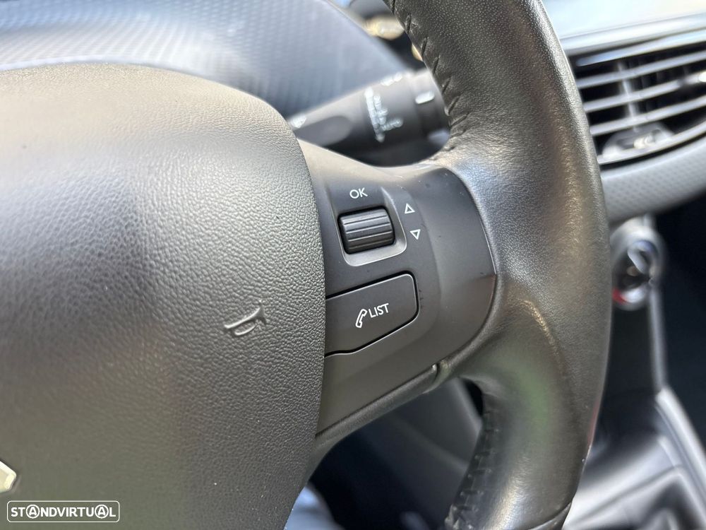 Peugeot 208 1.2 PureTech Style - 13