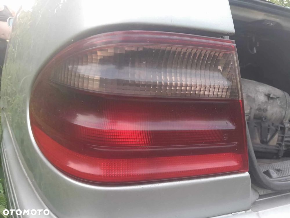 LAMPA LEWA TYLNA TYŁ MERCEDES W210 LIFT SEDAN AVANTGARDE 99-02 - 2