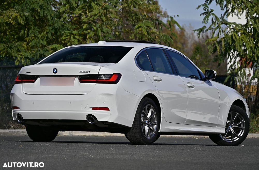 BMW Seria 3 330i xDrive AT - 9