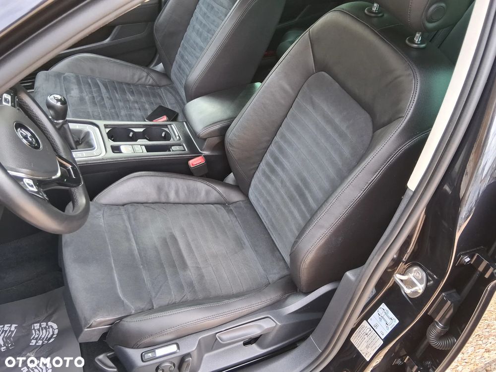 Volkswagen Passat - 12