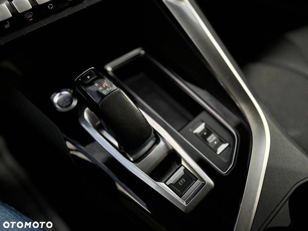 Peugeot 3008 1.6 PureTech HYbrid Allure S&S EAT8 - 22