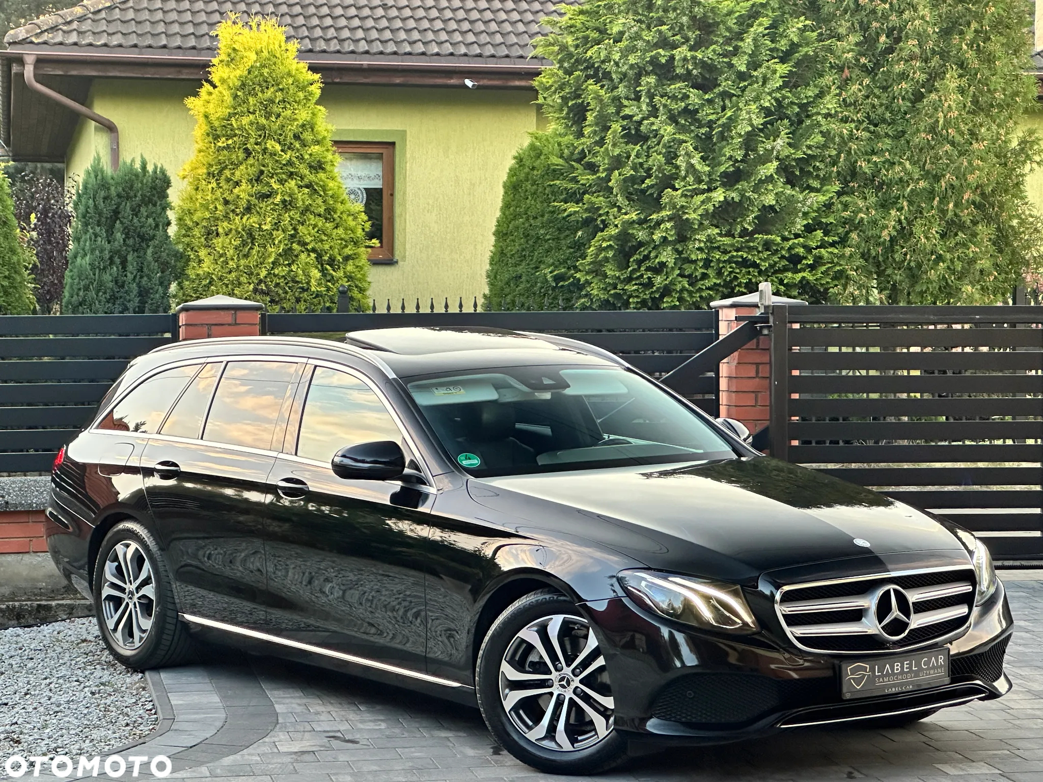 Mercedes-Benz Klasa E 220 d T 9G-TRONIC Avantgarde - 4